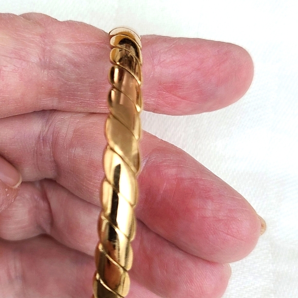 Vintage MONET Gold Tone Bangle Bracelet - Picture 2 of 8